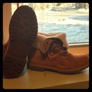 Womens Size 9 waterproof timberland boots.